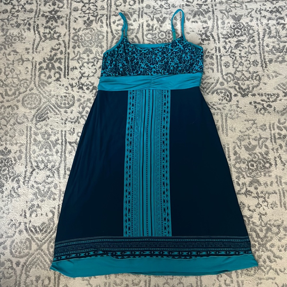Patterned Athleta Dress! Worn once, perfect condition. Stretch fabric, Size L